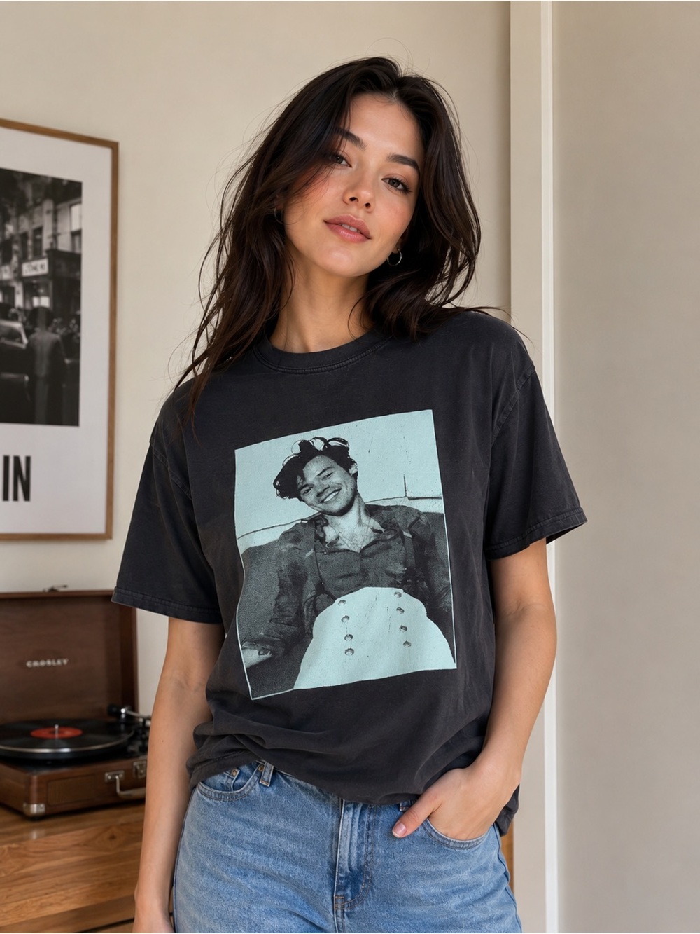 Harry styles  Vintage-Style Black Graphic Tee with Mint Photo Print small